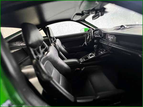 1:18 Porsche 911 992 GT3 2021 Viper Green ONE 300ST Edition